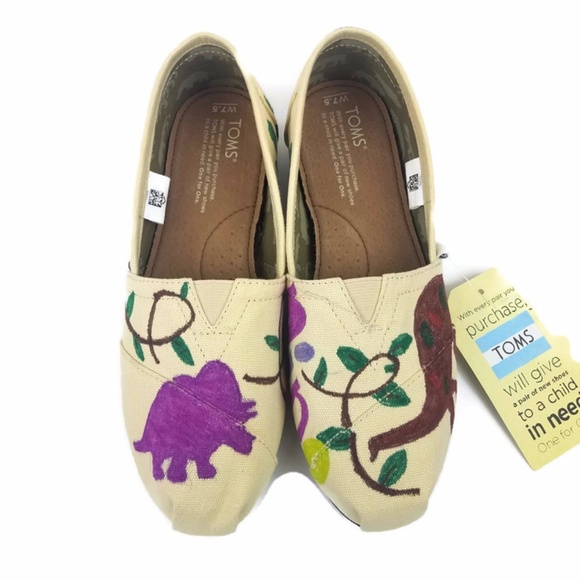 Toms Shoes - NWT TOMS . Custom Painted Natural Canvas Classics